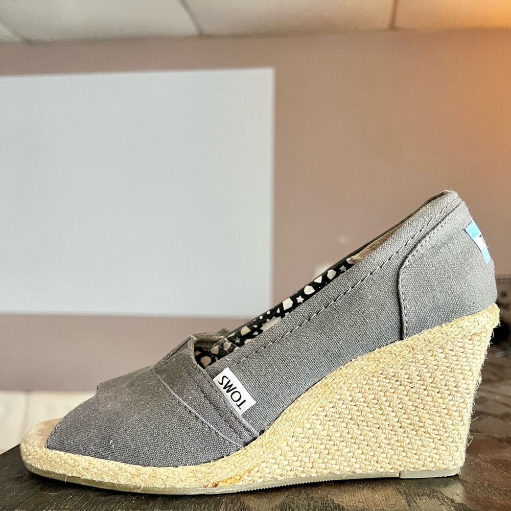 Grey Tom’s wedge sandals 7 1/2